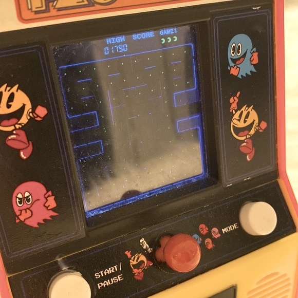 Pac-Man Mini Arcade Handheld - Picture 4 of 6
